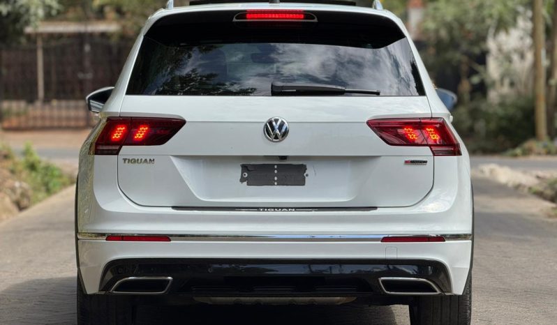 
								Volkswagen Tiquan full									