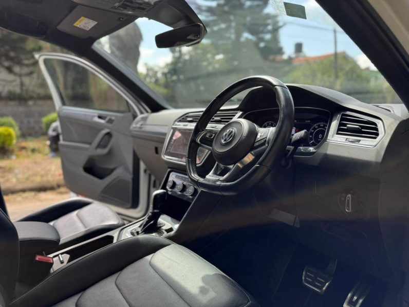 
								Volkswagen Tiquan full									