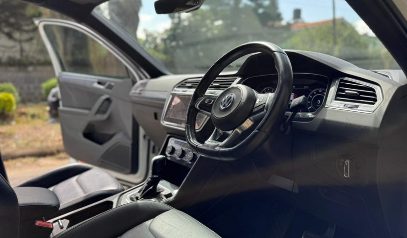 
								Volkswagen Tiquan full									