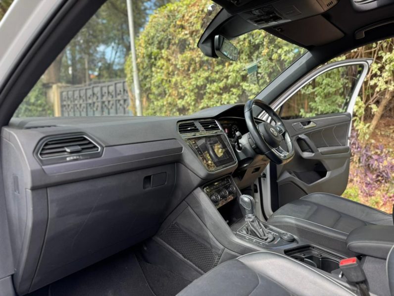 
								Volkswagen Tiquan full									