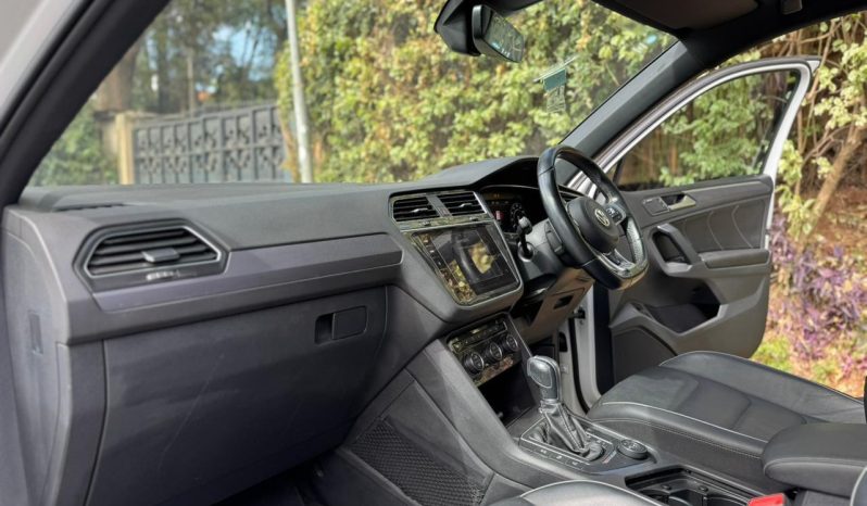 
								Volkswagen Tiquan full									