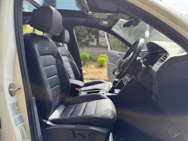 
								Volkswagen Tiquan full									