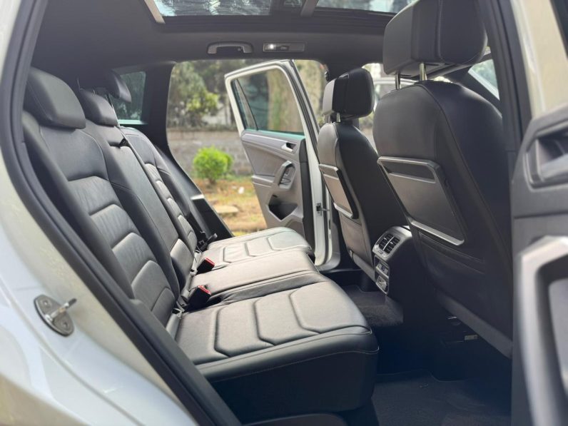 
								Volkswagen Tiquan full									