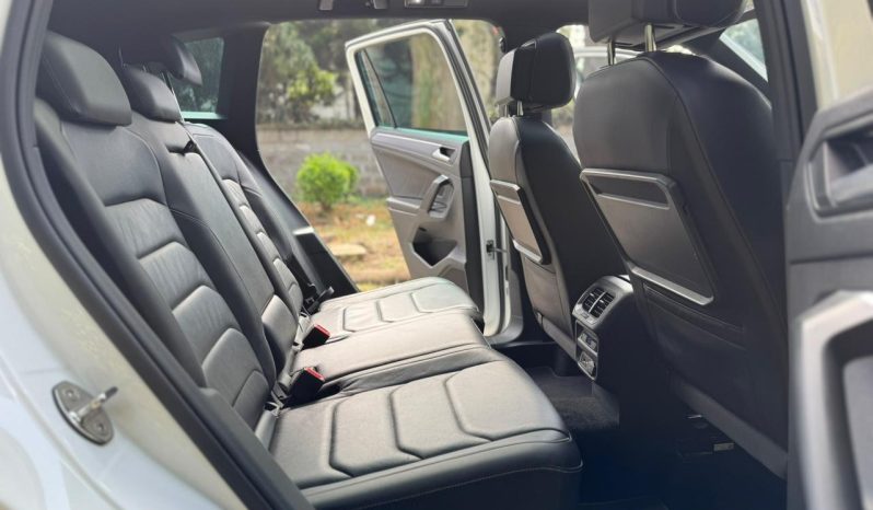 
								Volkswagen Tiquan full									