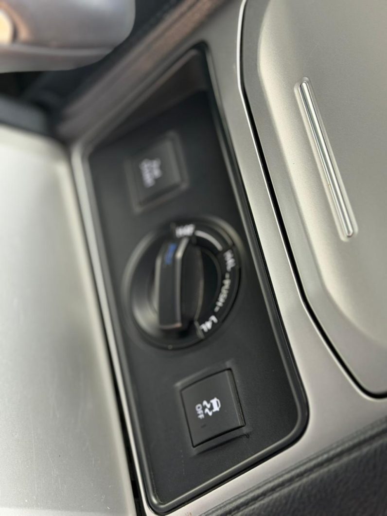 
								Toyota Land Cruiser Prado TX full									