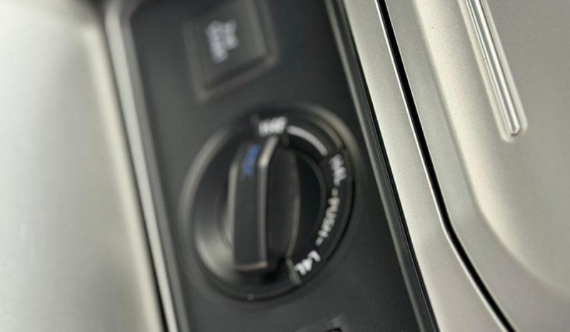 
								Toyota Land Cruiser Prado TX full									