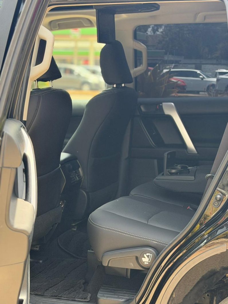 
								Toyota Land Cruiser Prado TX full									