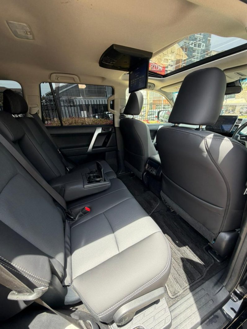 
								Toyota Land Cruiser Prado TX full									