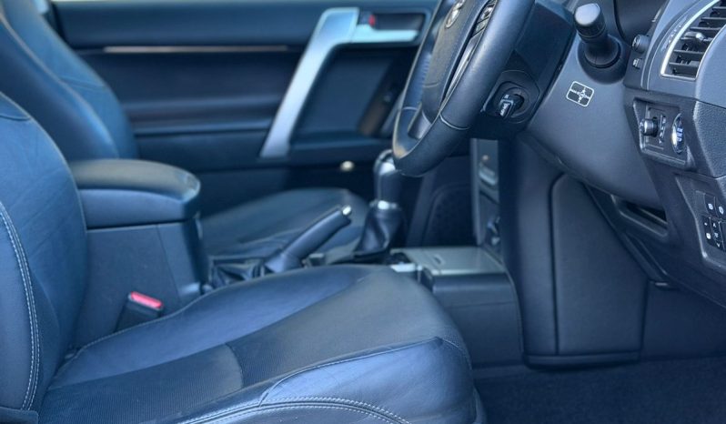 
								Toyota Land Cruiser Prado TXL full									