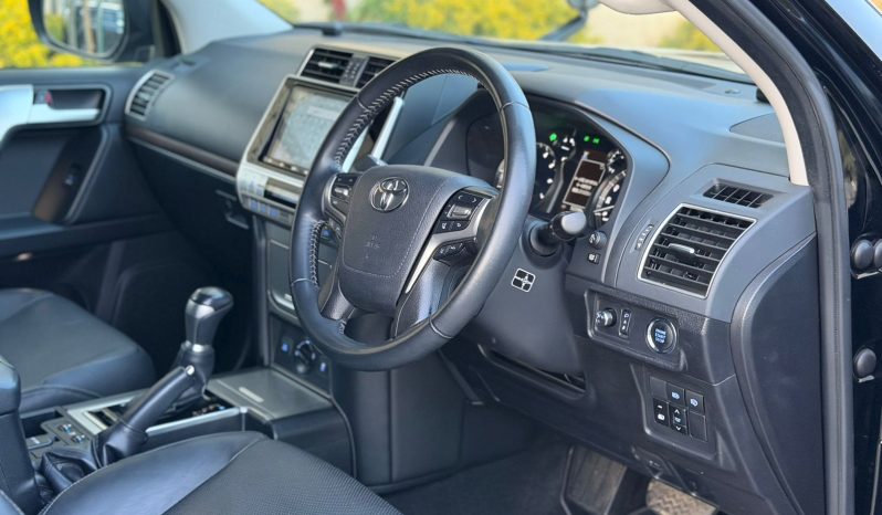 
								Toyota Land Cruiser Prado TXL full									