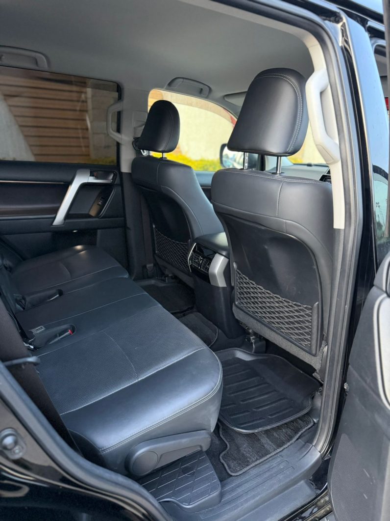 
								Toyota Land Cruiser Prado TXL full									