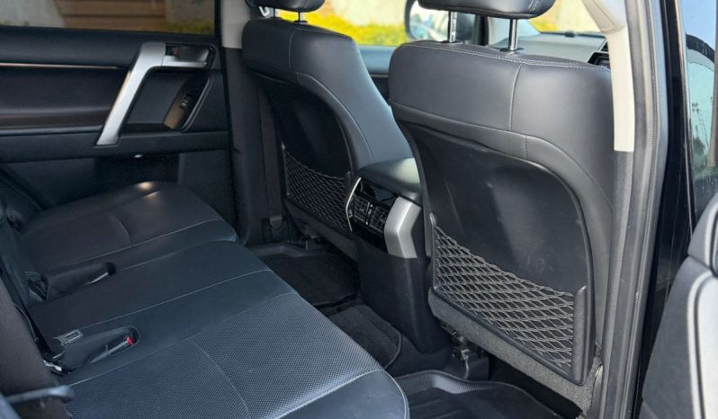 
								Toyota Land Cruiser Prado TXL full									