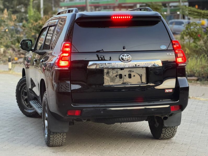 
								Toyota Land Cruiser Prado TXL full									