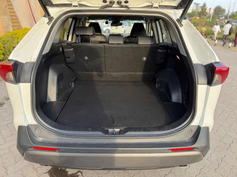 
								Toyota Rav 4 full									