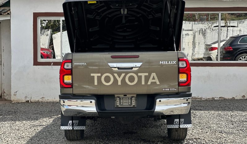 
								Toyota Hilux full									