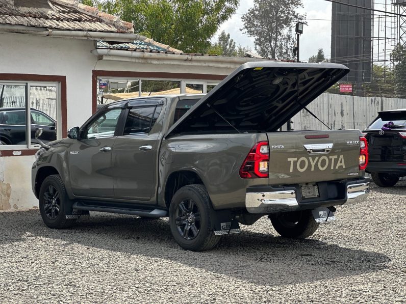 
								Toyota Hilux full									