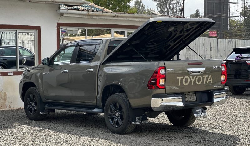 
								Toyota Hilux full									