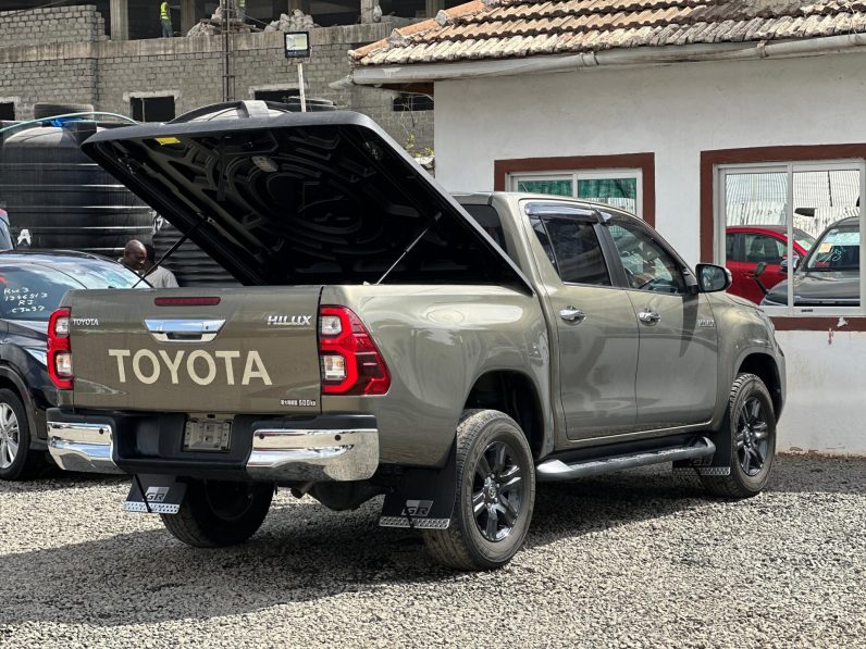 
								Toyota Hilux full									