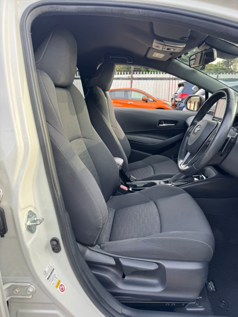 
								Toyota Corolla Sport full									