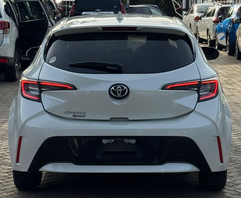 
								Toyota Corolla Sport full									