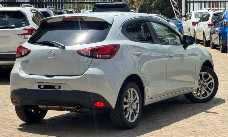 
								Mazda Demio full									
