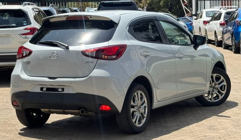 
								Mazda Demio full									