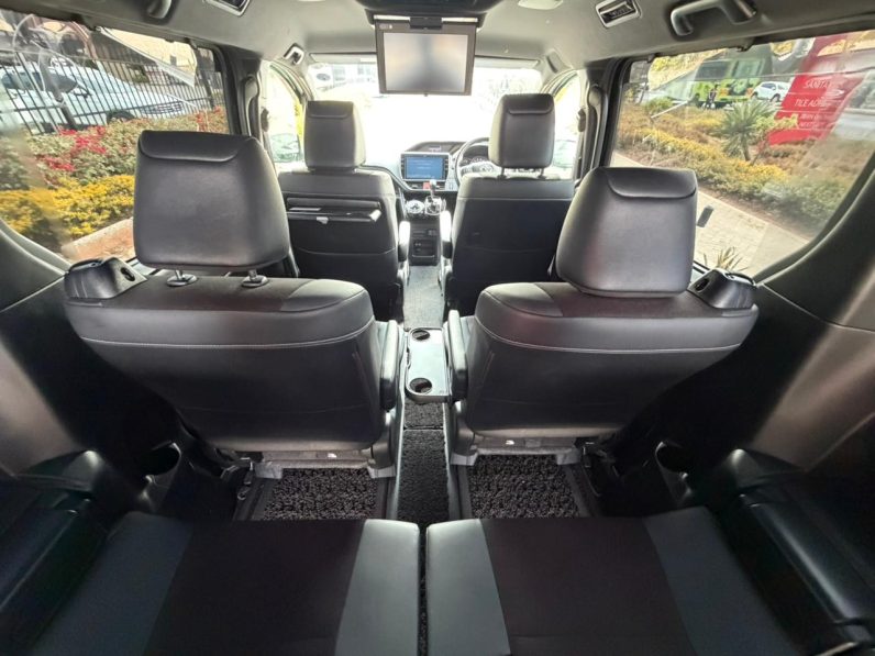 
								Toyota Noah full									