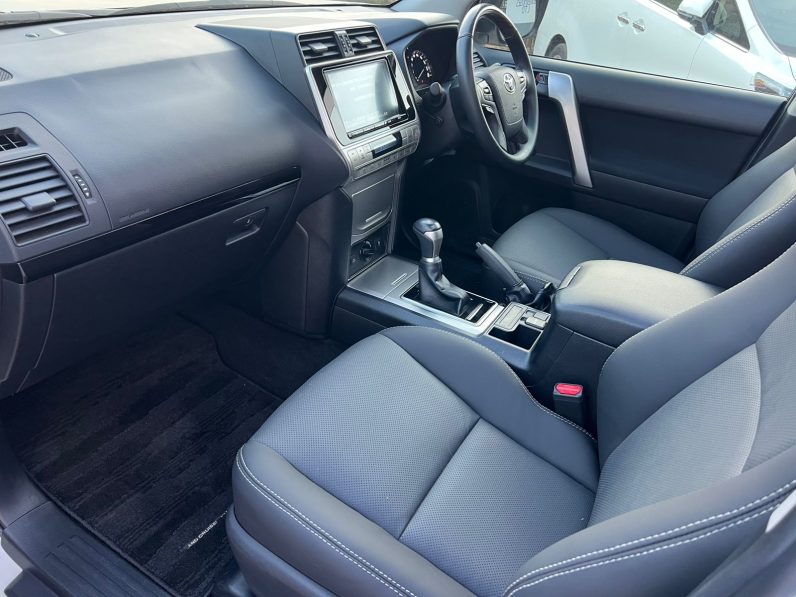 
								Toyota Land Cruiser Prado TX full									