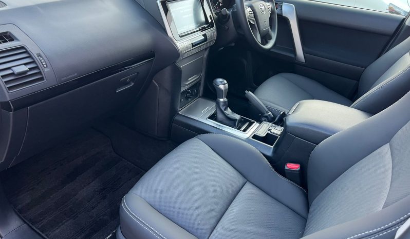 
								Toyota Land Cruiser Prado TX full									