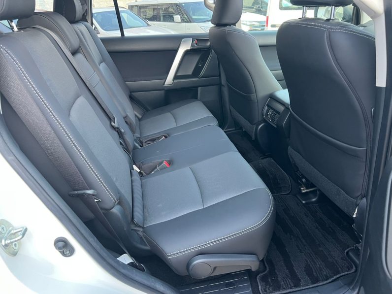 
								Toyota Land Cruiser Prado TX full									