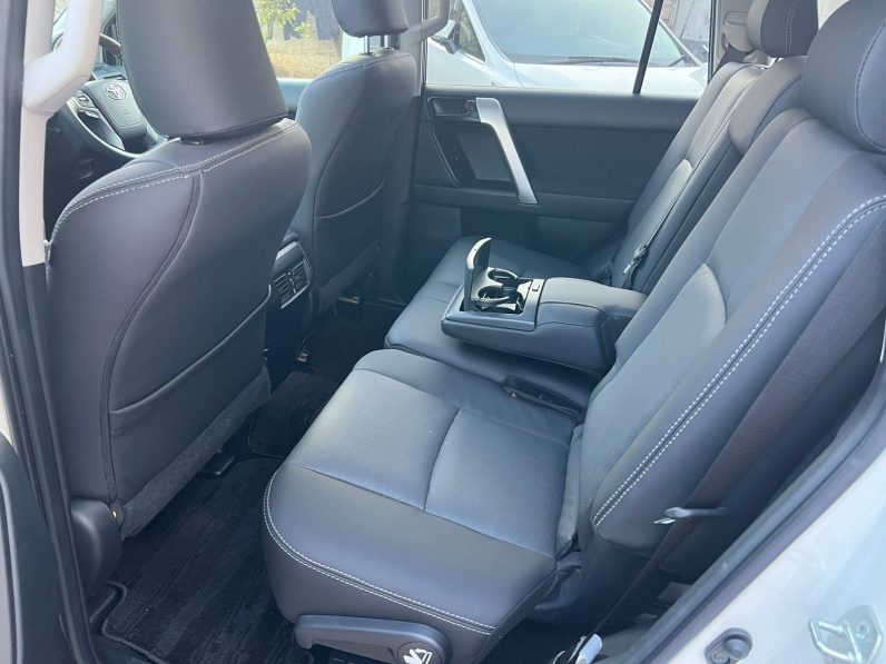 
								Toyota Land Cruiser Prado TX full									