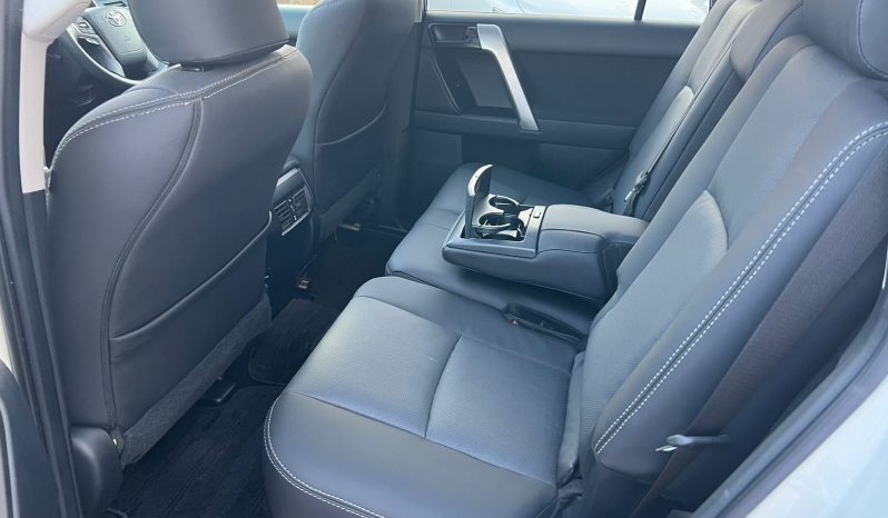 
								Toyota Land Cruiser Prado TX full									