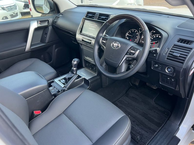 
								Toyota Land Cruiser Prado TX full									