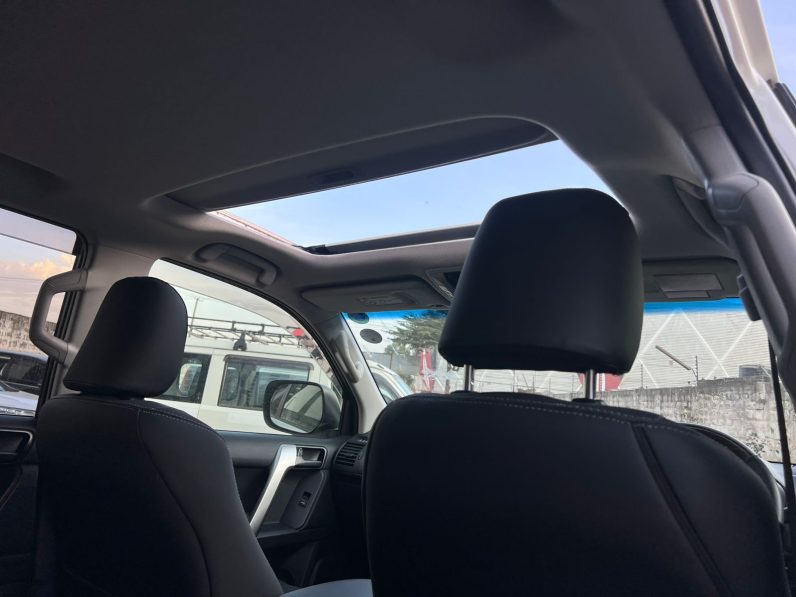 
								Toyota Land Cruiser Prado TX full									