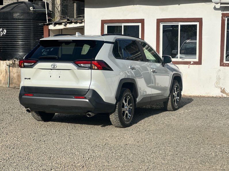 
								Toyota Rav4 G-Z full									