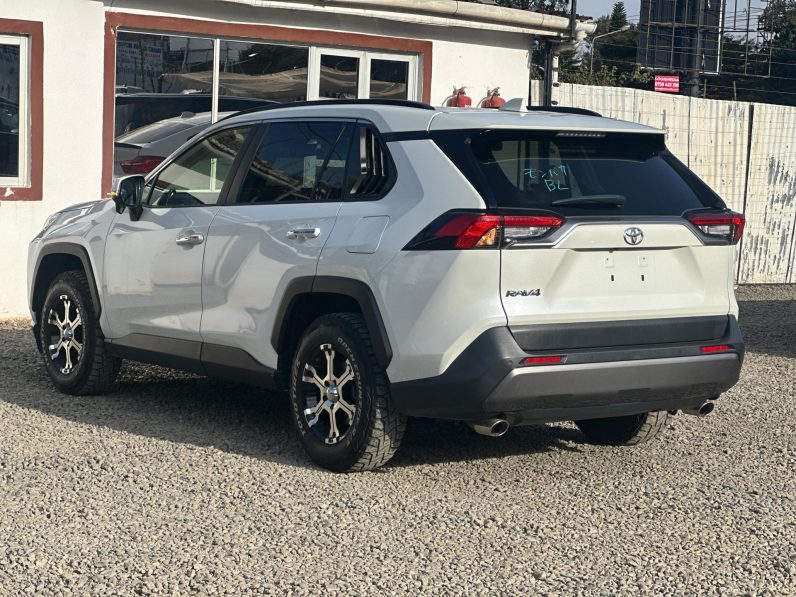 
								Toyota Rav4 G-Z full									