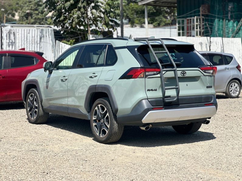 
								Toyota Rav4 Adventure full									