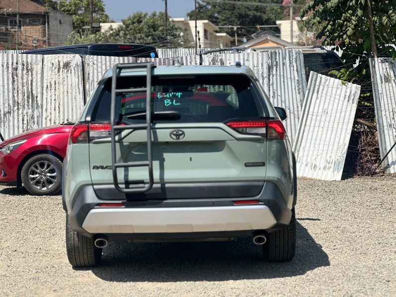 
								Toyota Rav4 Adventure full									