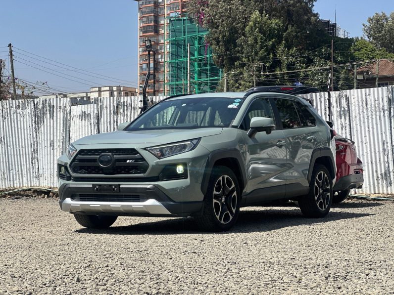 
								Toyota Rav4 Adventure full									