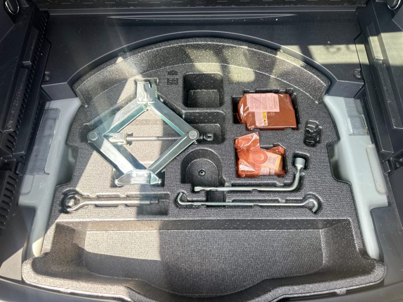 
								Toyota Rav4 Adventure full									