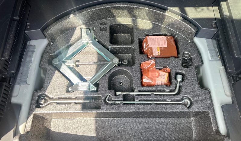 
								Toyota Rav4 Adventure full									