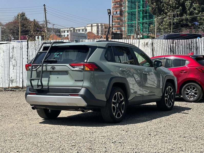 
								Toyota Rav4 Adventure full									