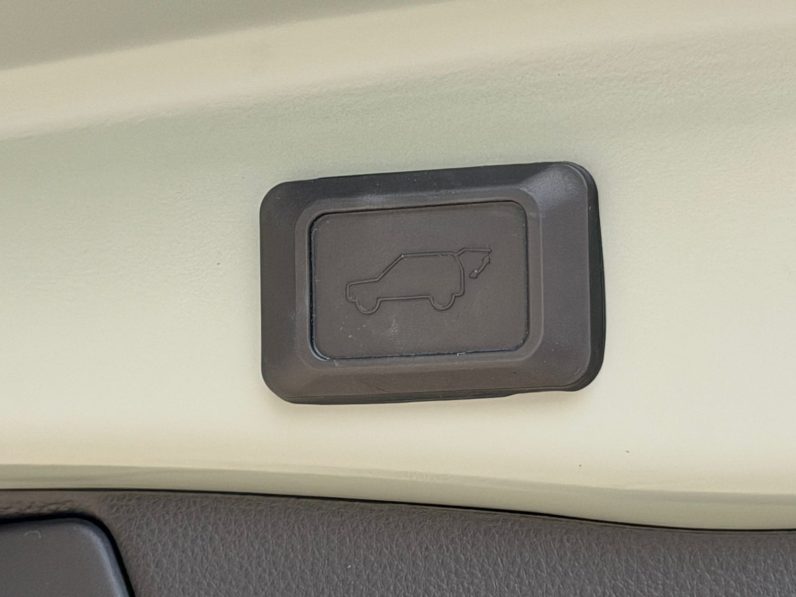 
								Toyota Rav4 Adventure full									