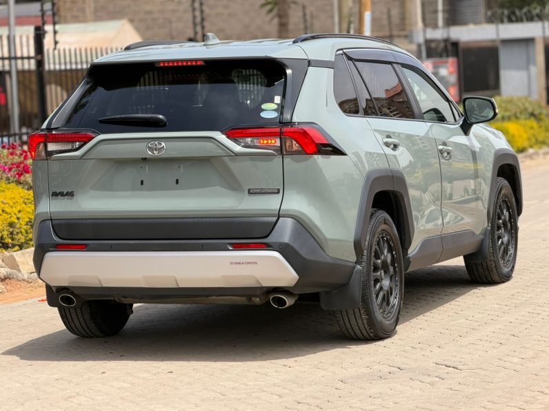 
								Toyota Rav4 Adventure full									