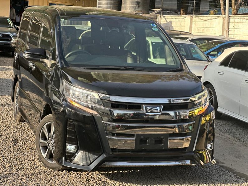 
								Toyota Noah WXB full									