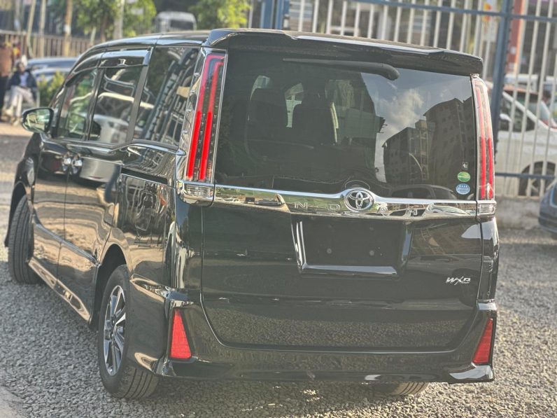 
								Toyota Noah WXB full									