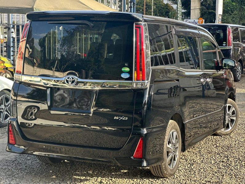 
								Toyota Noah WXB full									