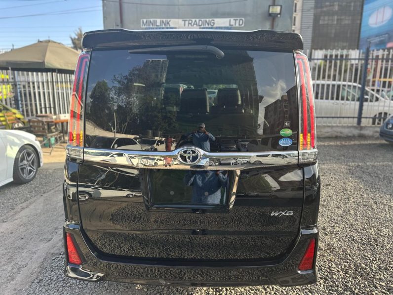 
								Toyota Noah WXB full									