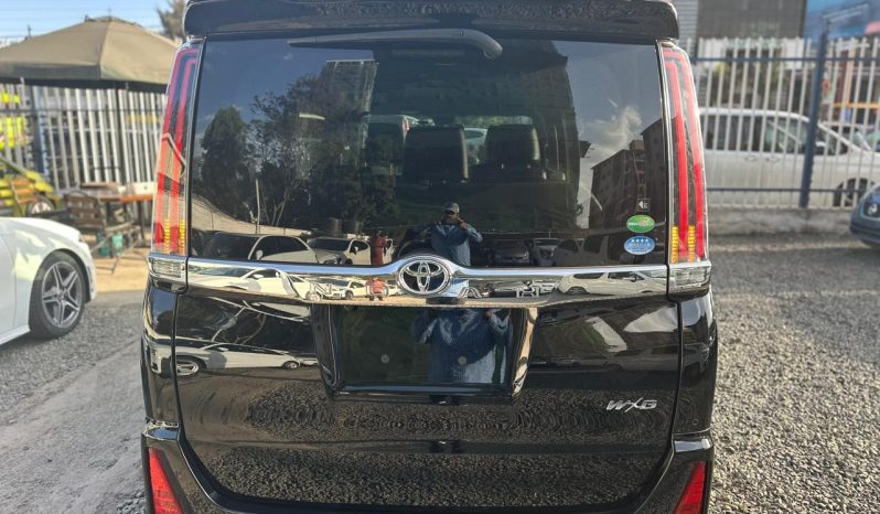 
								Toyota Noah WXB full									