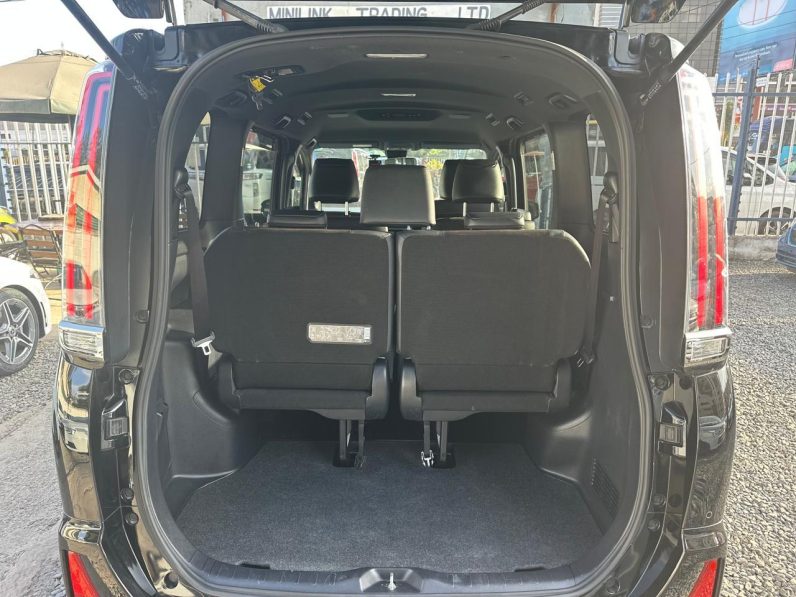 
								Toyota Noah WXB full									